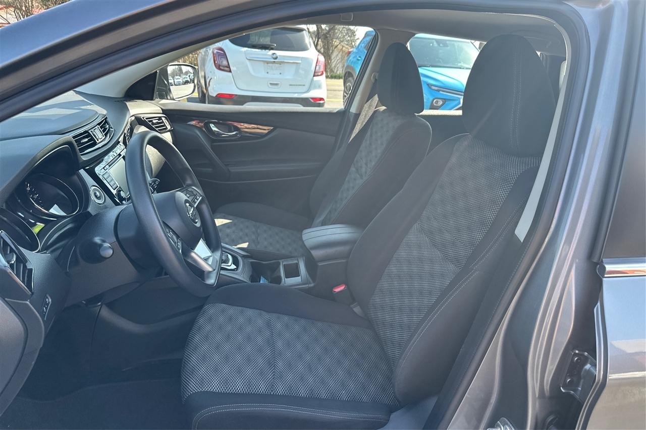 Nissan Rogue Sport SV 4D SUV FWD 2019