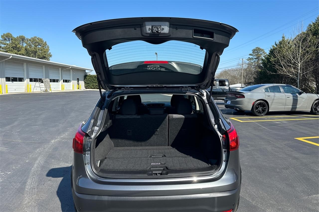 Nissan Rogue Sport SV 4D SUV FWD 2019