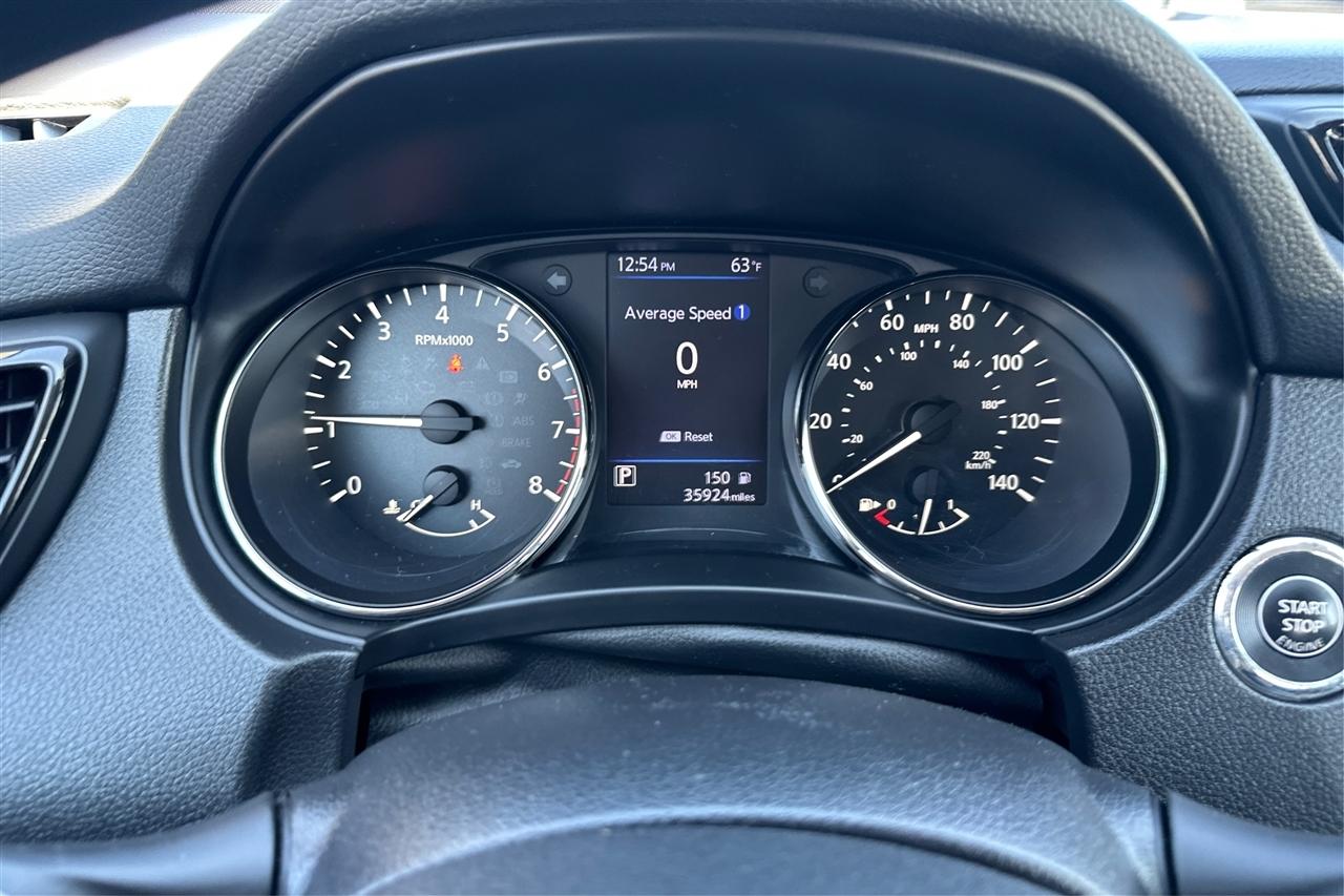 Nissan Rogue Sport SV 4D SUV FWD 2019