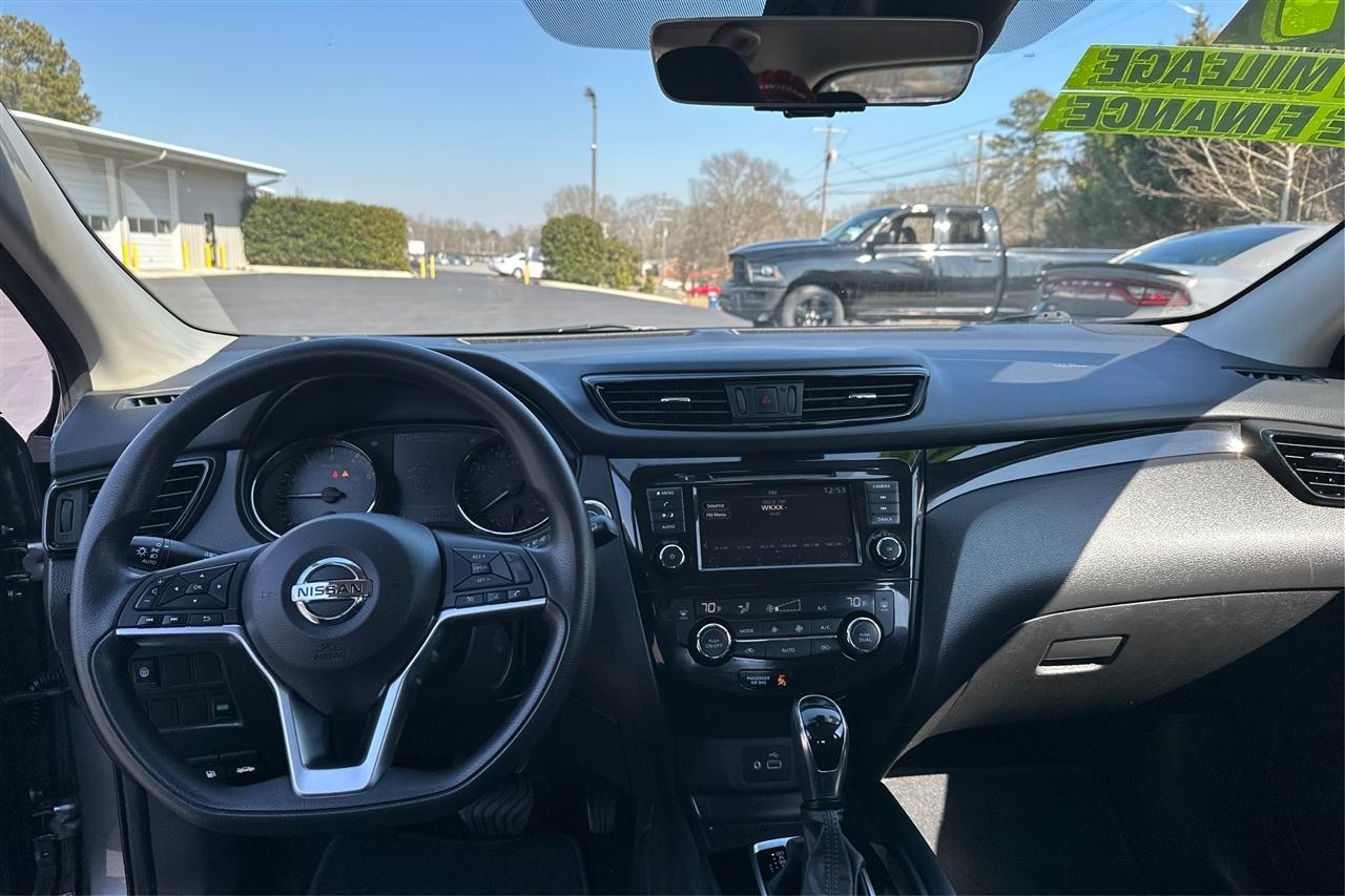 Nissan Rogue Sport SV 4D SUV FWD 2019