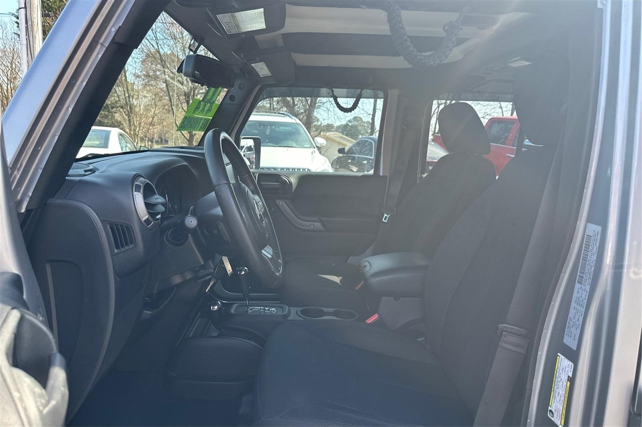 Jeep Wrangler Unlimited Sport 4D SUV 4WD 2017