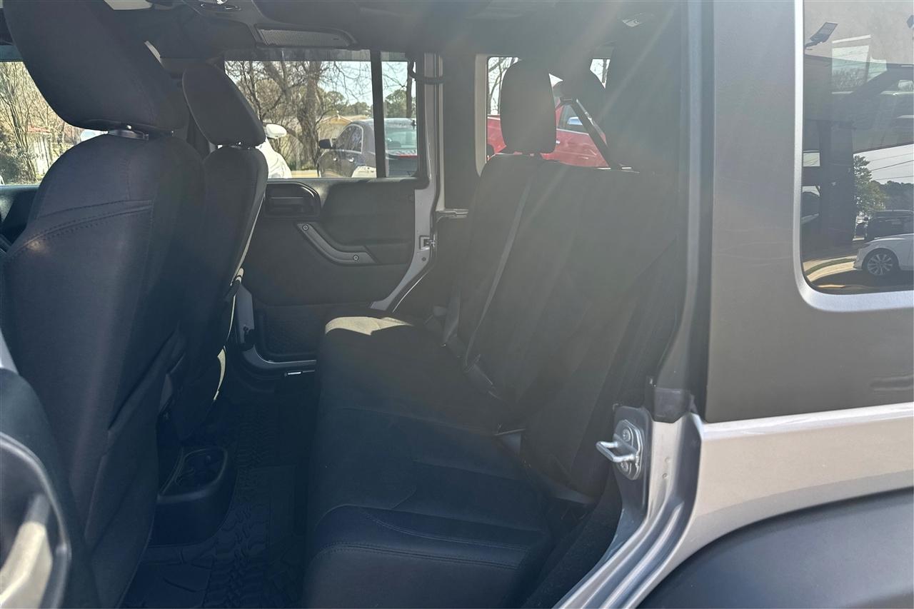 Jeep Wrangler Unlimited Sport 4D SUV 4WD 2017