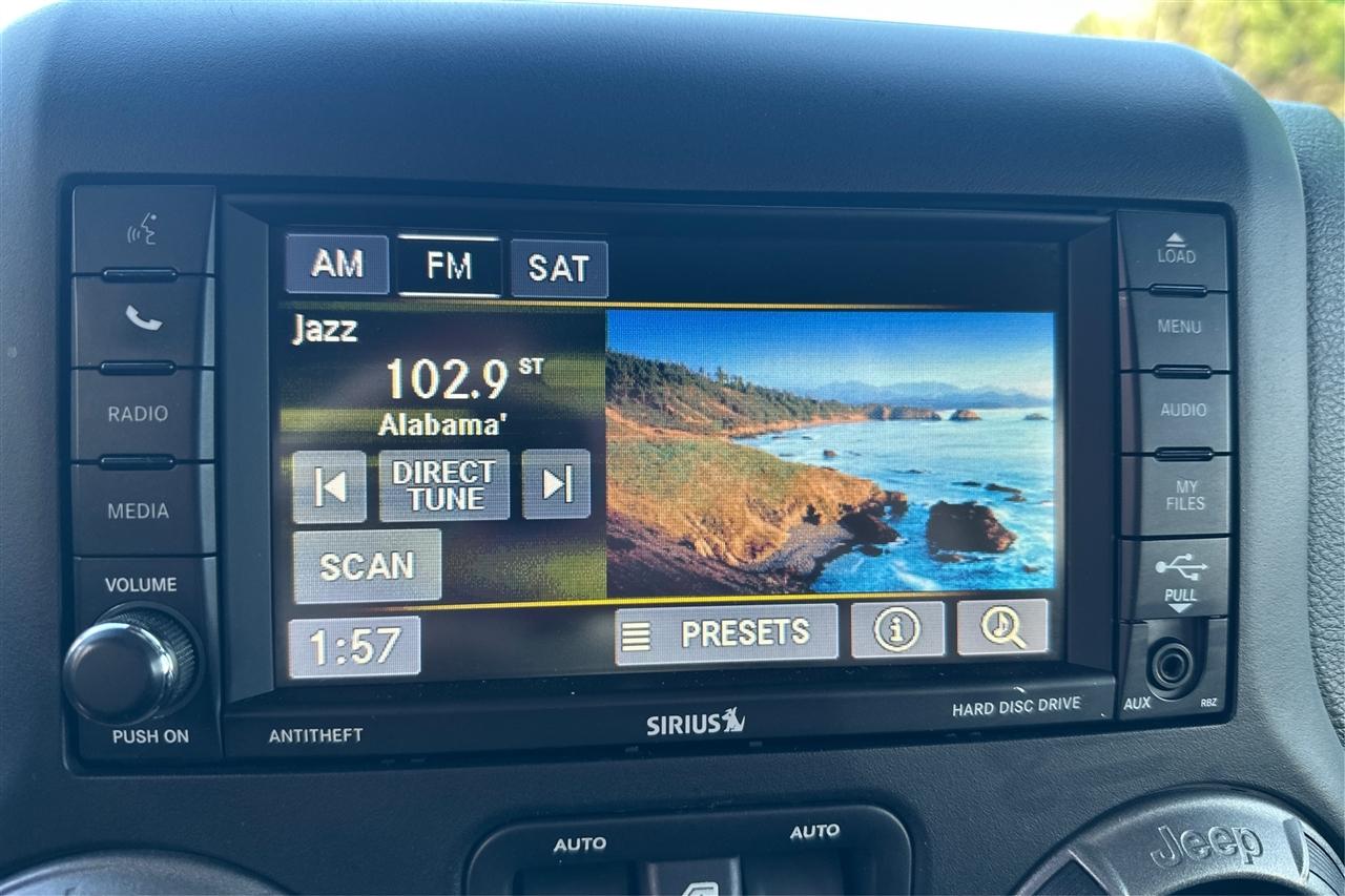 Jeep Wrangler Unlimited Sport 4D SUV 4WD 2017