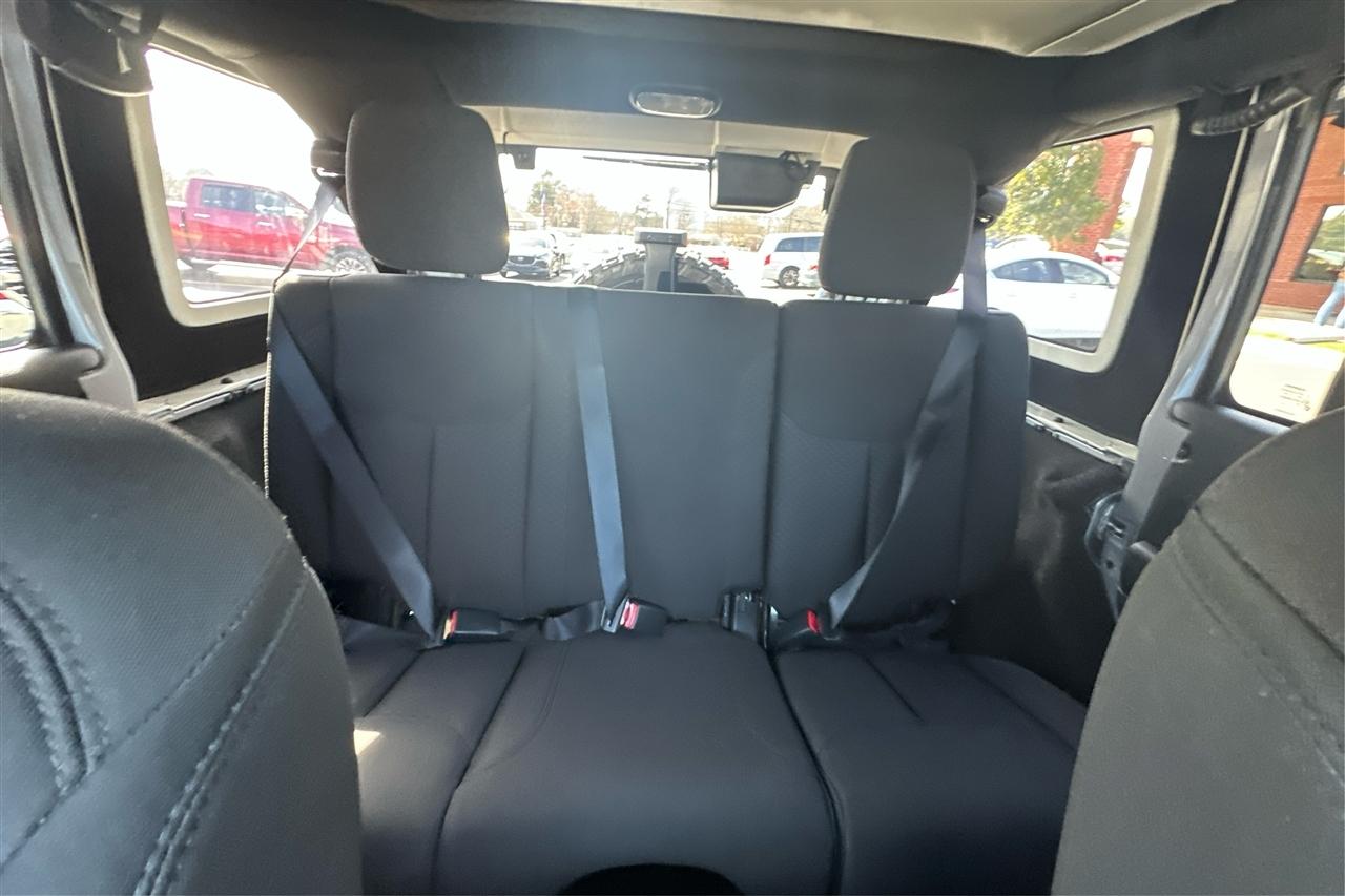 Jeep Wrangler Unlimited Sport 4D SUV 4WD 2017