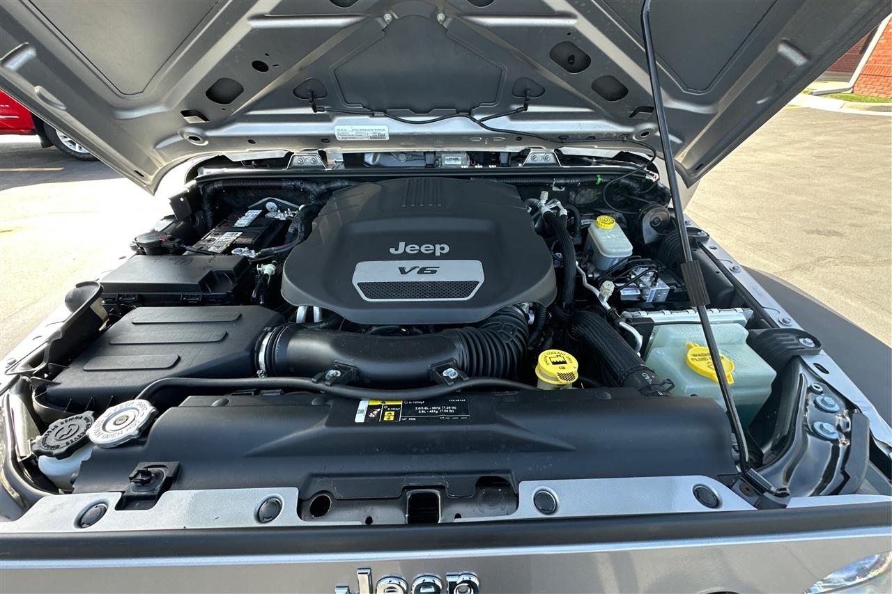 Jeep Wrangler Unlimited Sport 4D SUV 4WD 2017