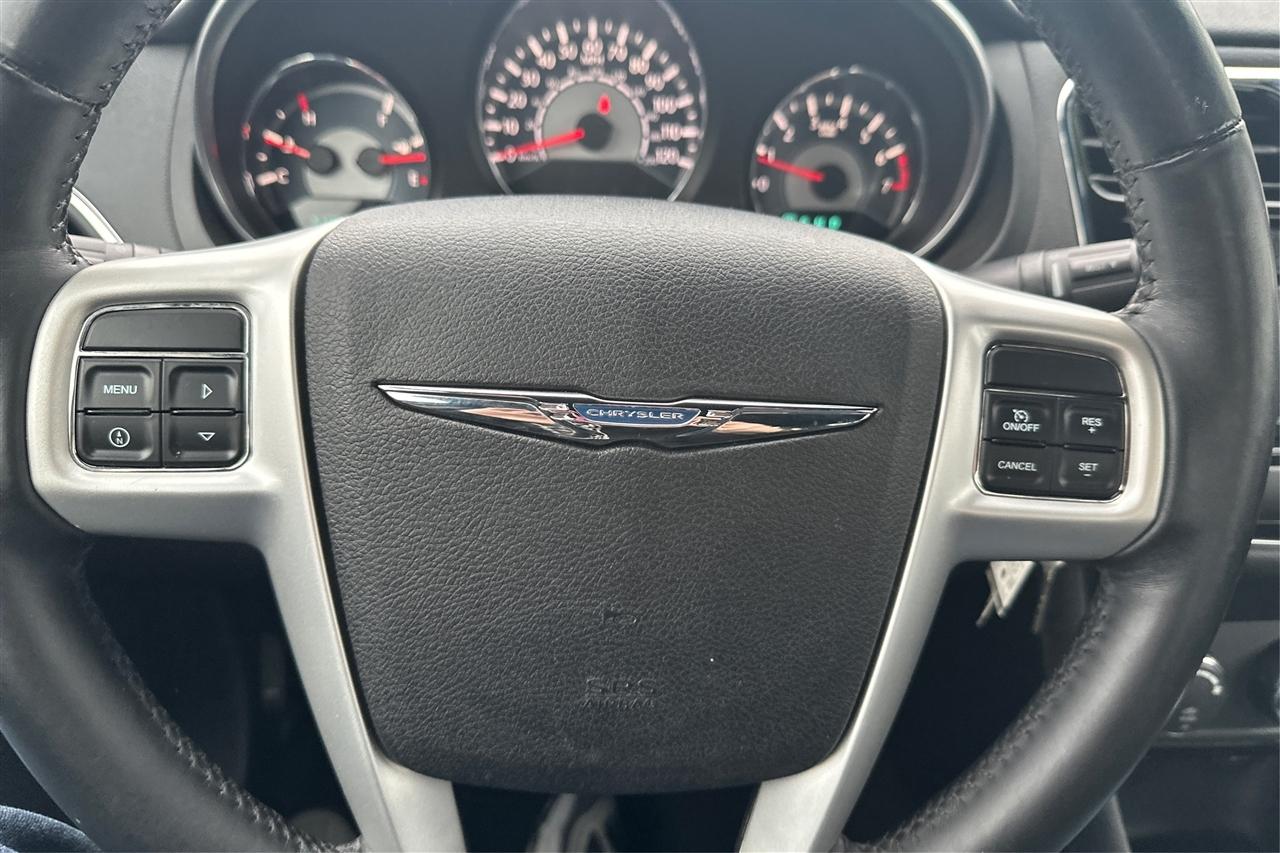 Chrysler 200 Touring 4D Sedan 2013