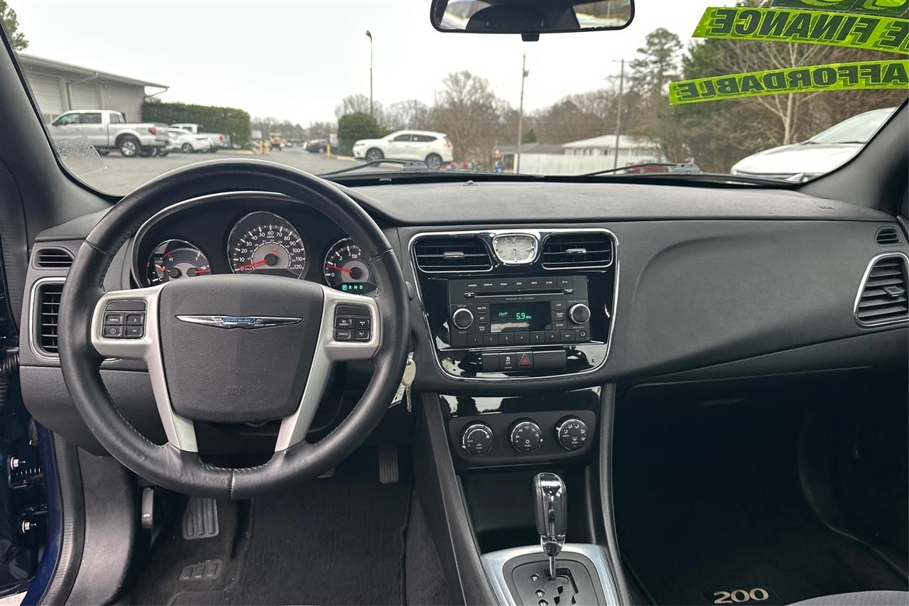 Chrysler 200 Touring 4D Sedan 2013