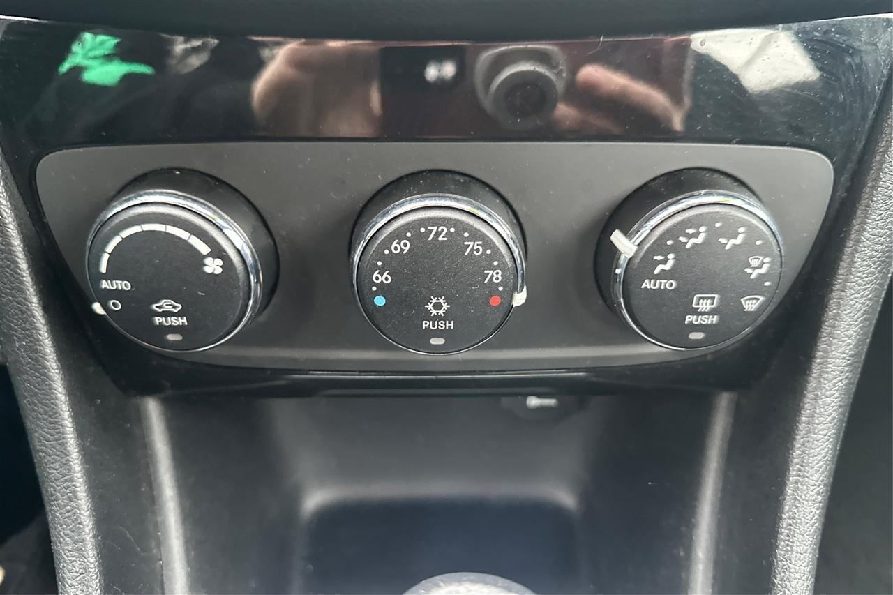 Chrysler 200 Touring 4D Sedan 2013