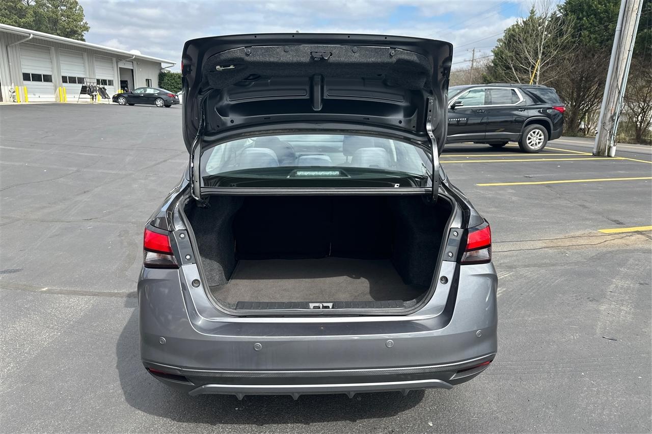 Nissan Versa SV 4D Sedan 2020