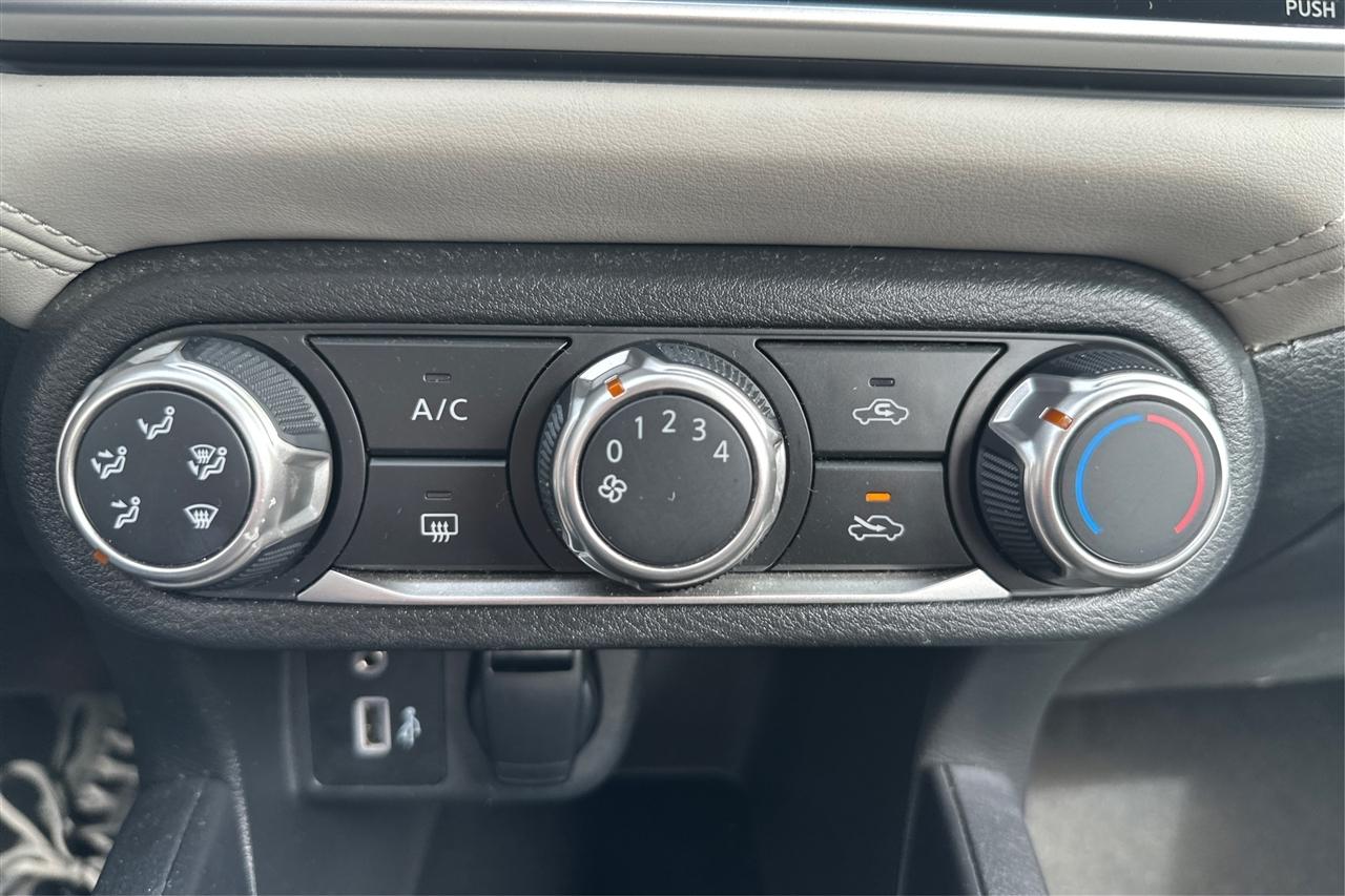 Nissan Versa SV 4D Sedan 2020