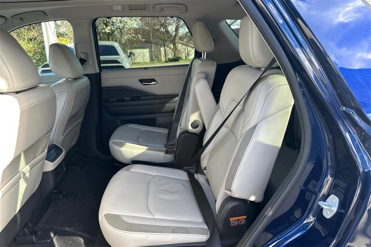 Nissan Pathfinder SL 4D SUV FWD 2022