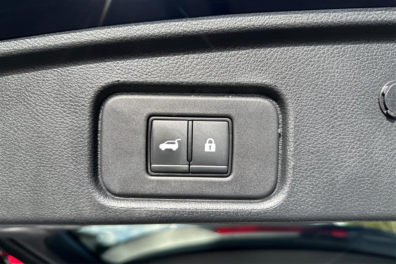 Nissan Pathfinder SL 4D SUV FWD 2022