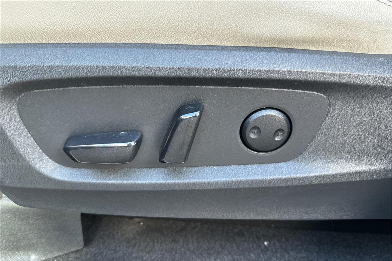 Nissan Pathfinder SL 4D SUV FWD 2022