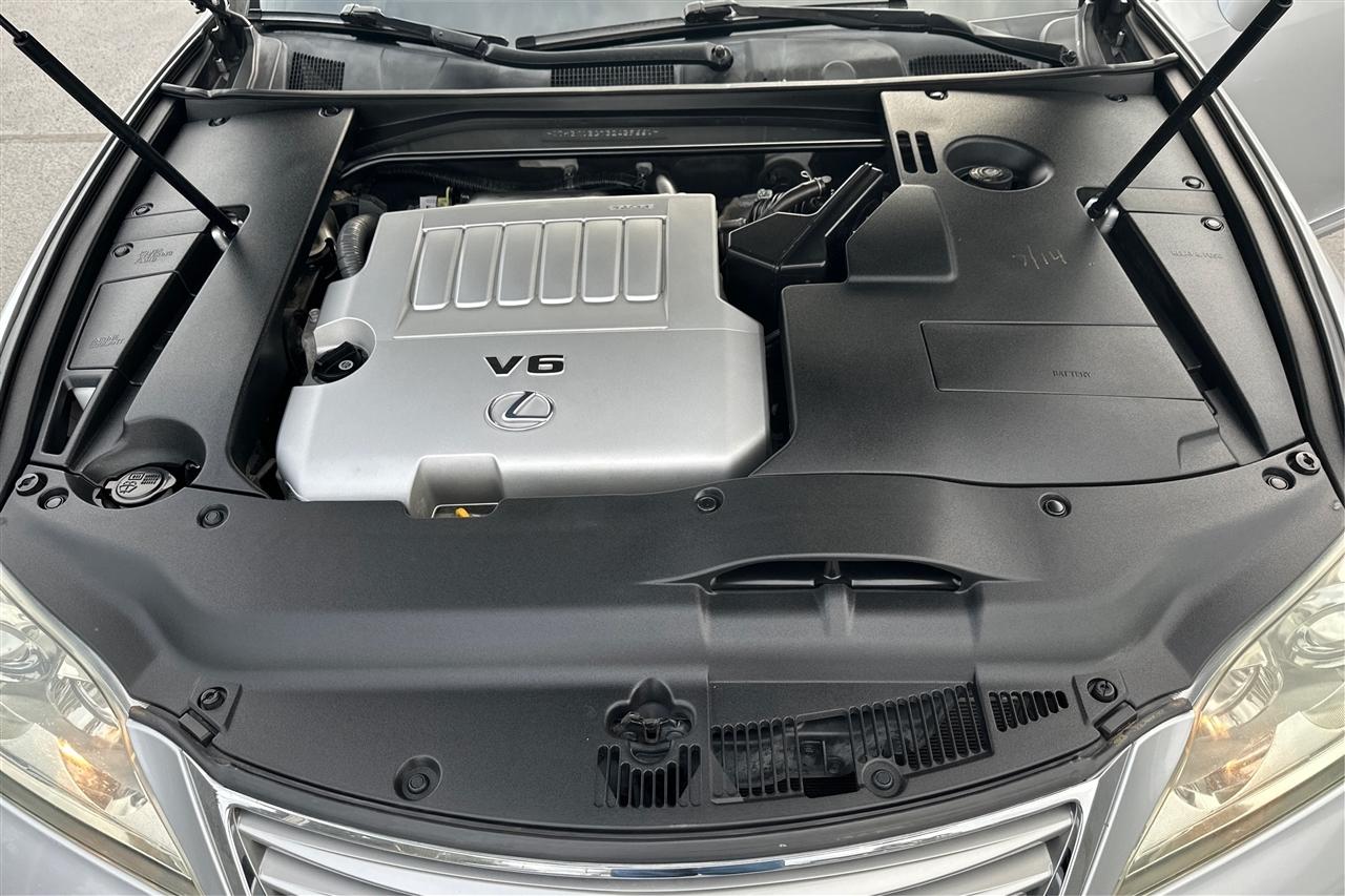 Lexus ES 350 4D Luxury Sedan 2011