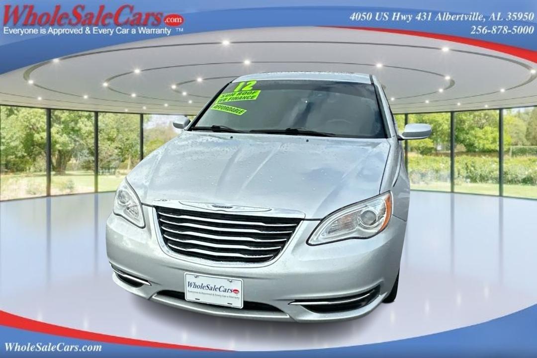 Chrysler 200 Touring 4D Sedan 2012