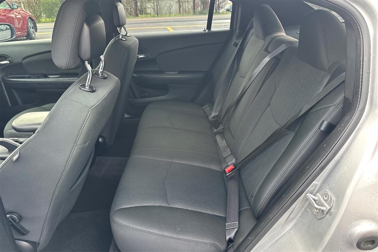 Chrysler 200 Touring 4D Sedan 2012