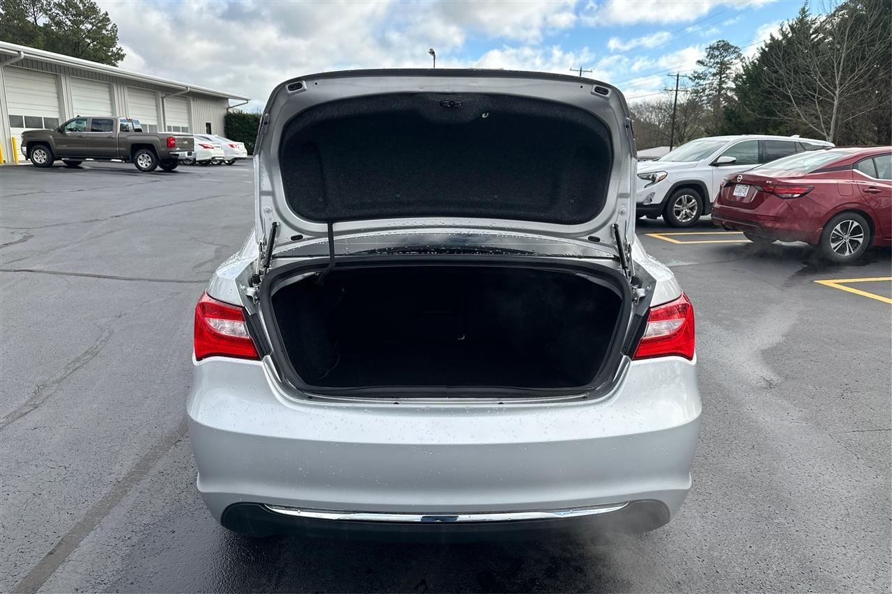 Chrysler 200 Touring 4D Sedan 2012