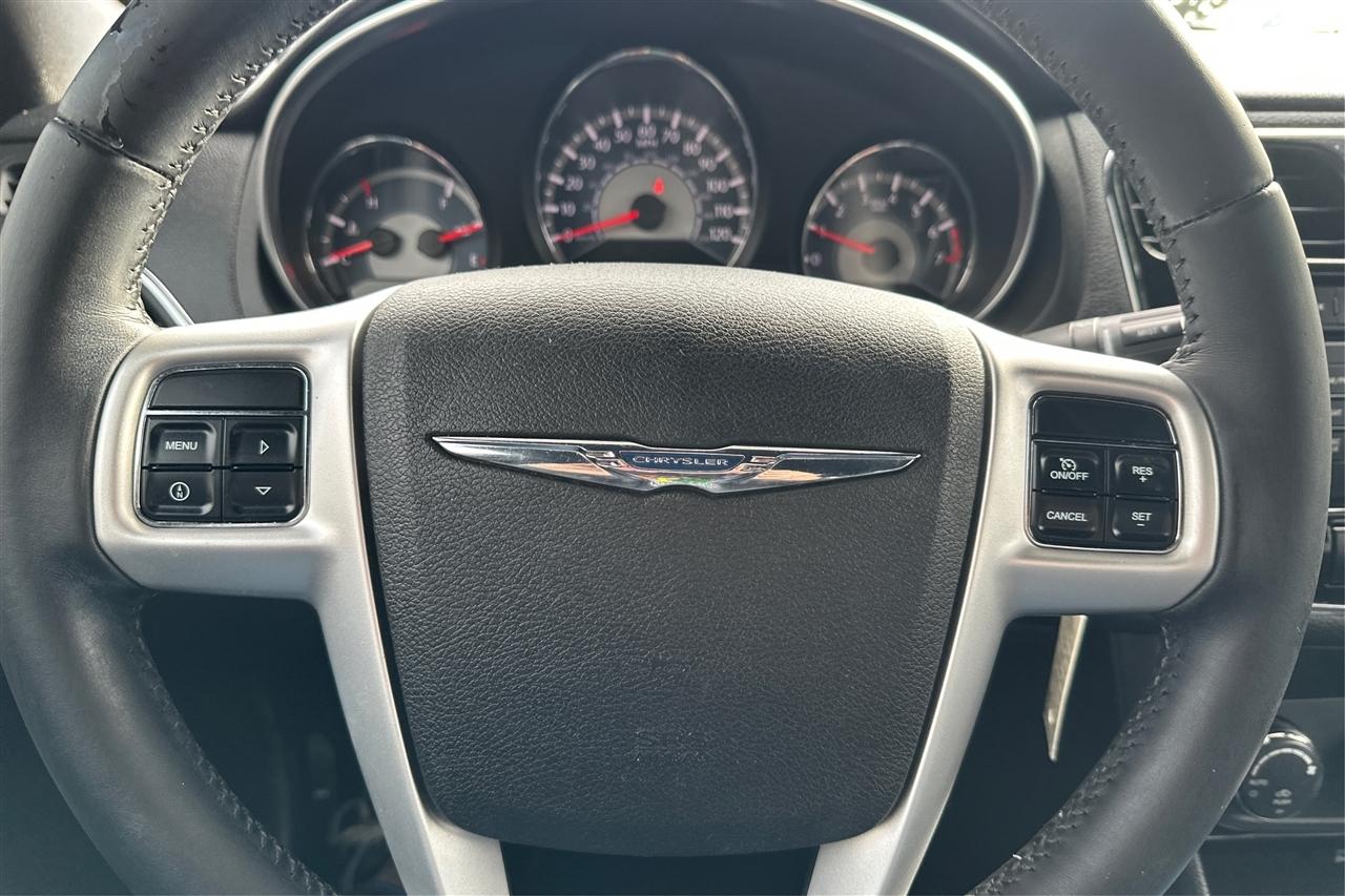 Chrysler 200 Touring 4D Sedan 2012