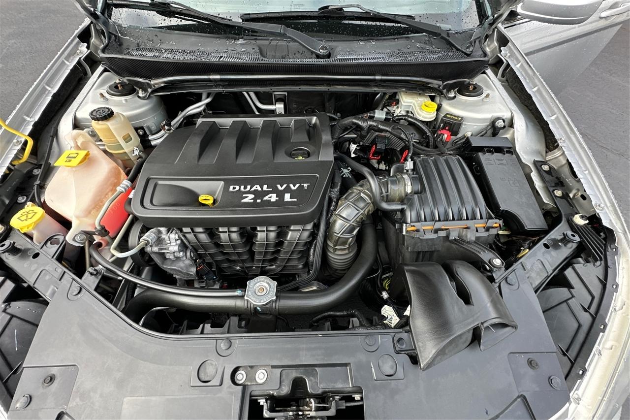 Chrysler 200 Touring 4D Sedan 2012