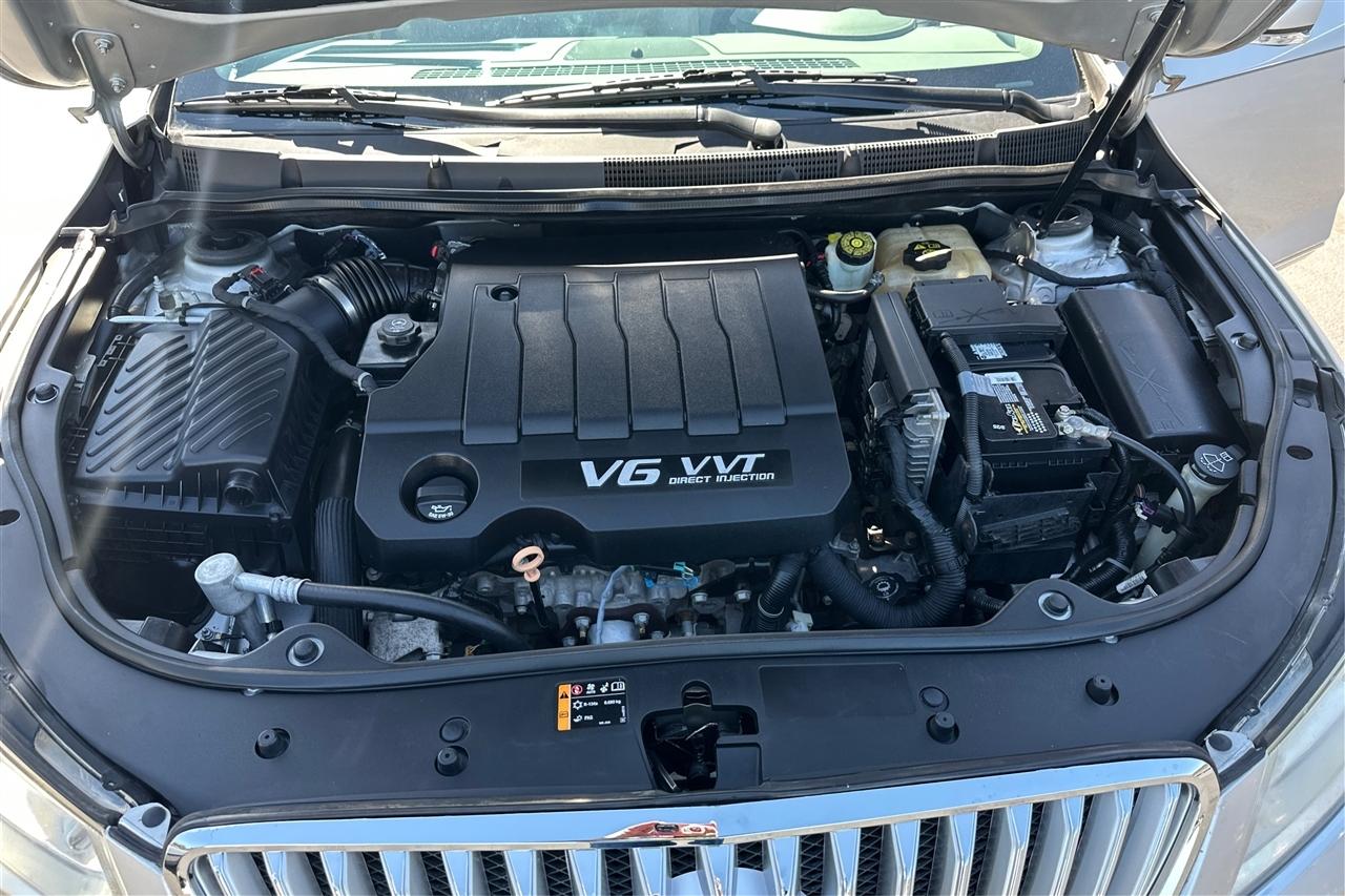 Buick LaCrosse 4D Sedan 2012