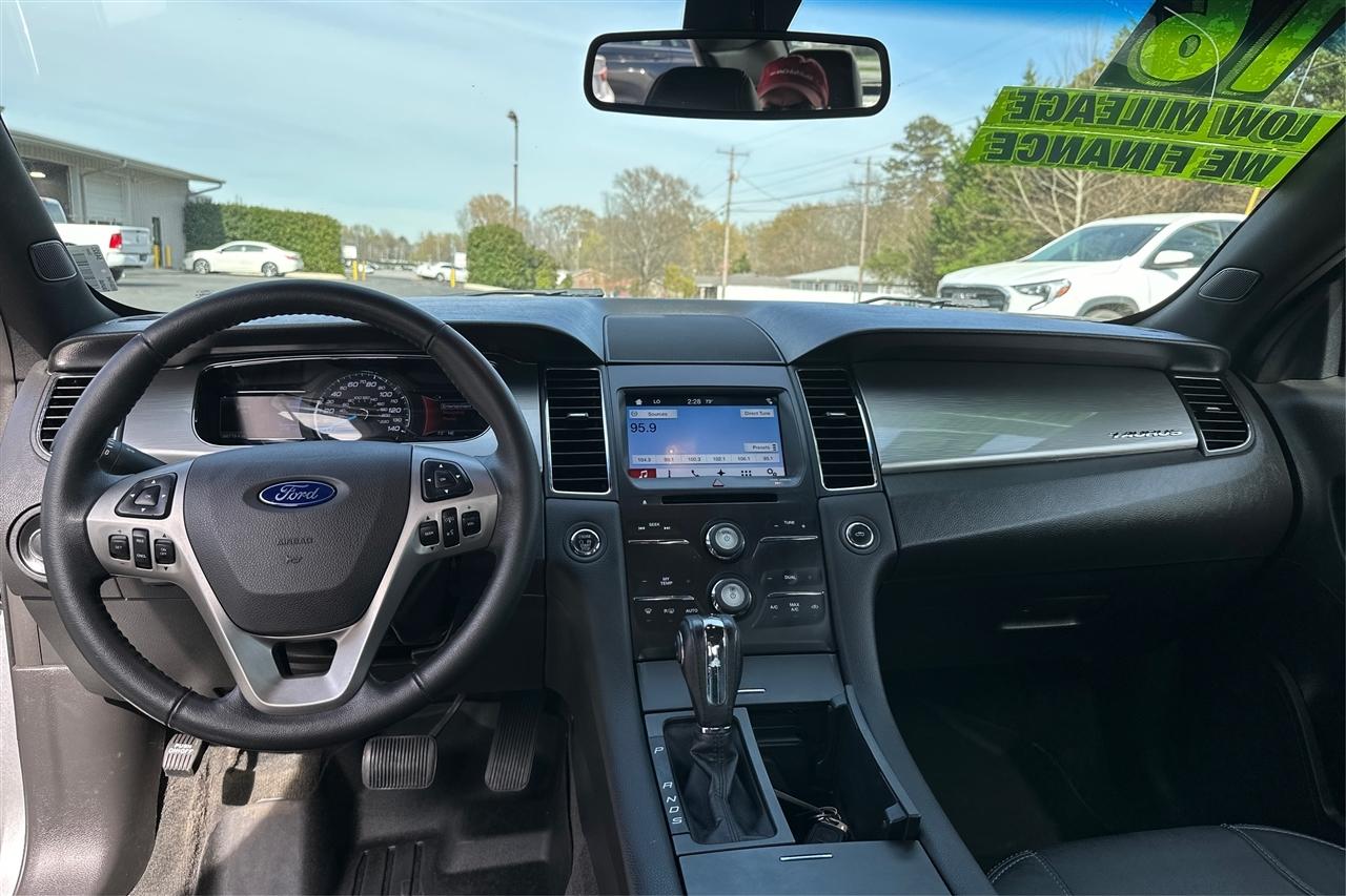 Ford Taurus SEL 4D Sedan 2016