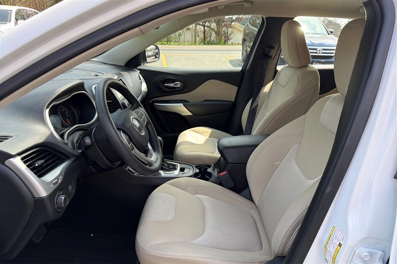 Jeep Cherokee Sport 4D SUV FWD 2017