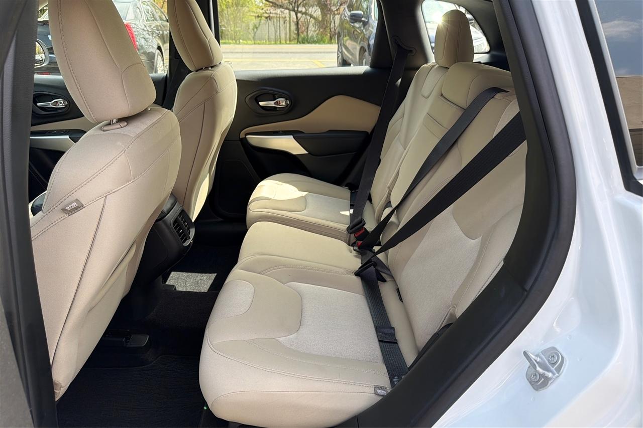 Jeep Cherokee Sport 4D SUV FWD 2017