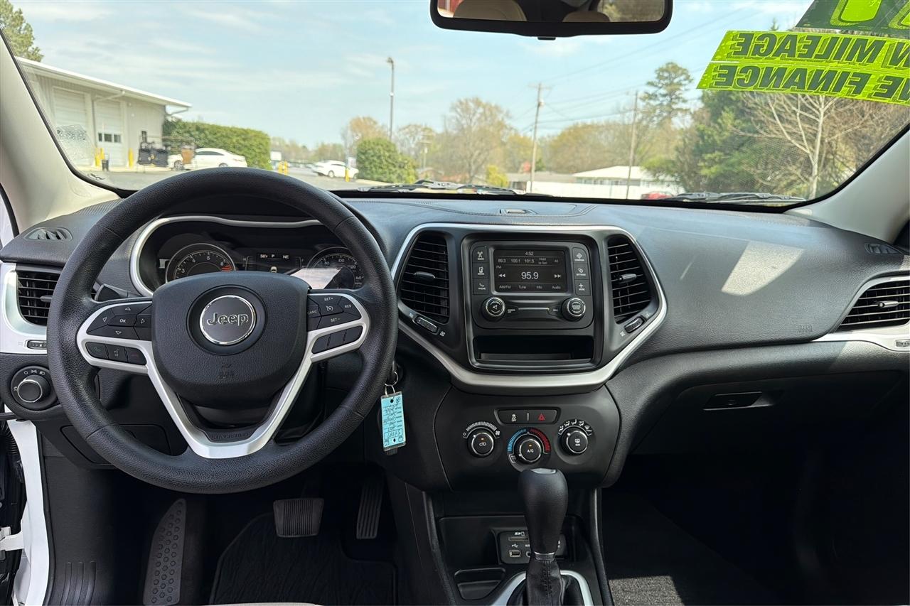 Jeep Cherokee Sport 4D SUV FWD 2017