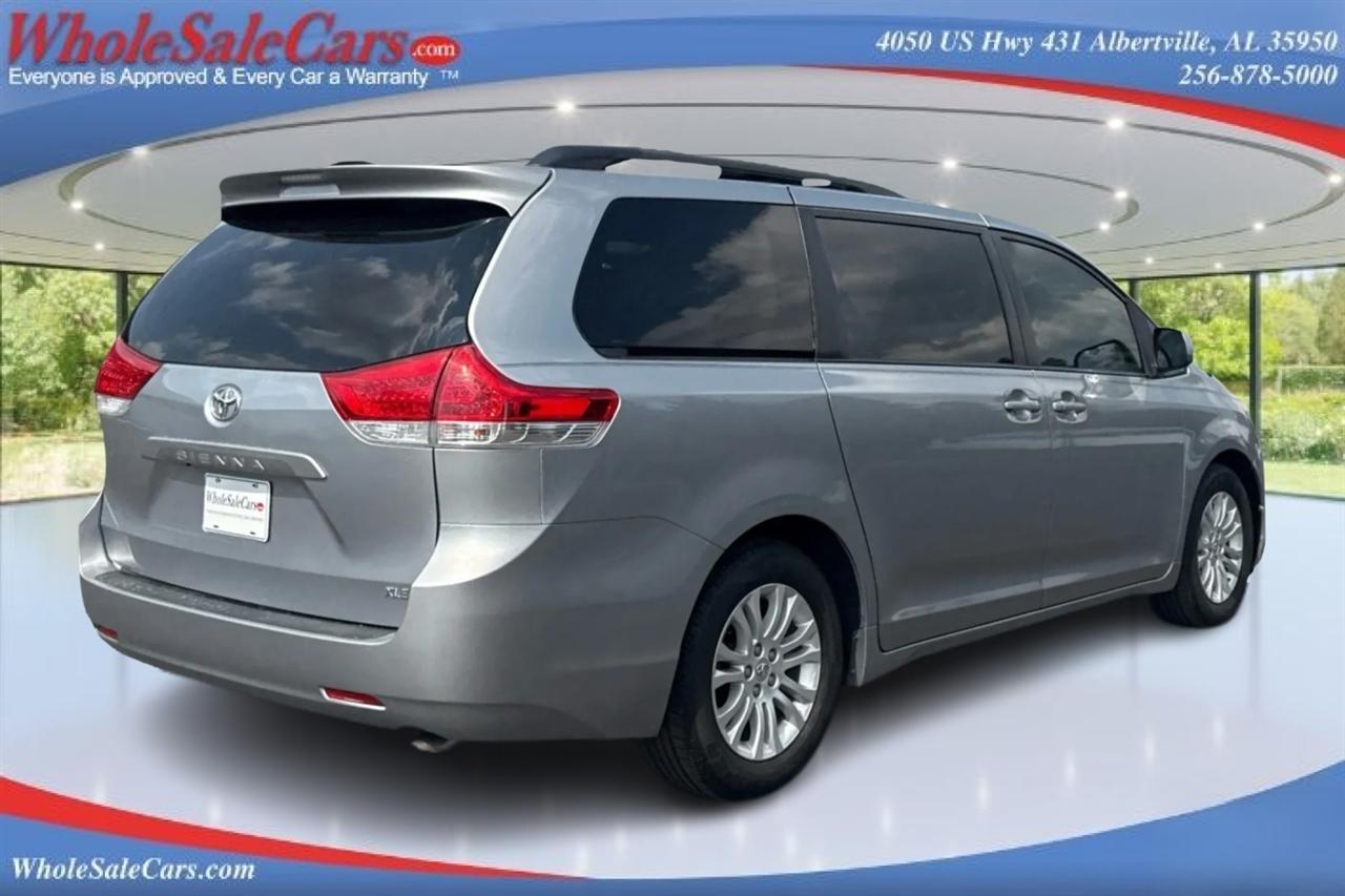 Toyota Sienna XLE 5D Wagon 2013