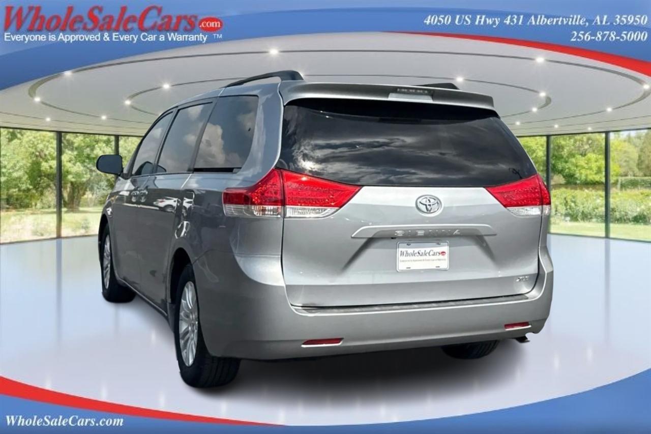 Toyota Sienna XLE 5D Wagon 2013