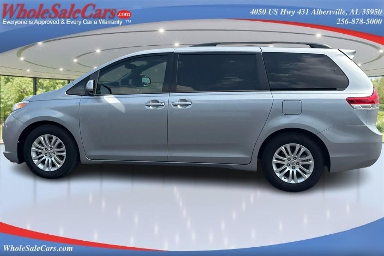 Toyota Sienna XLE 5D Wagon 2013