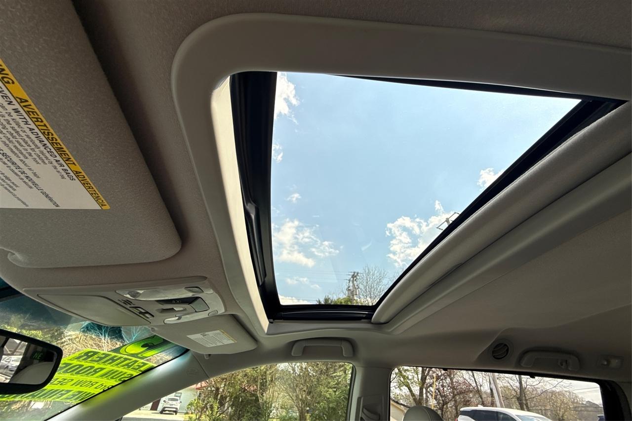 Toyota Sienna XLE 5D Wagon 2013