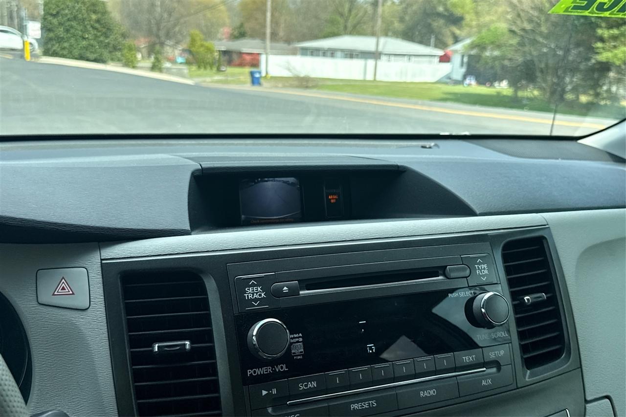 Toyota Sienna XLE 5D Wagon 2013