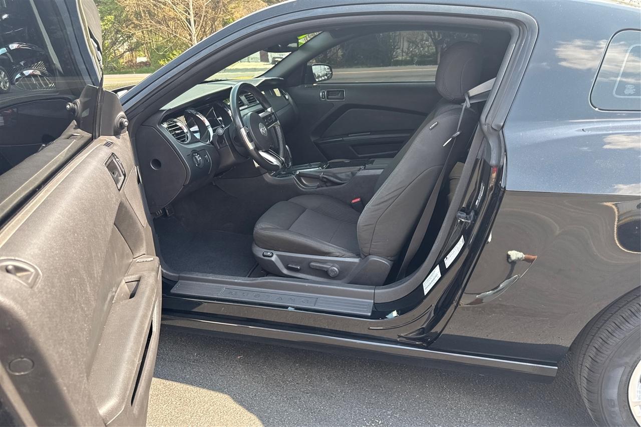 Ford Mustang Base 2D Coupe 2013