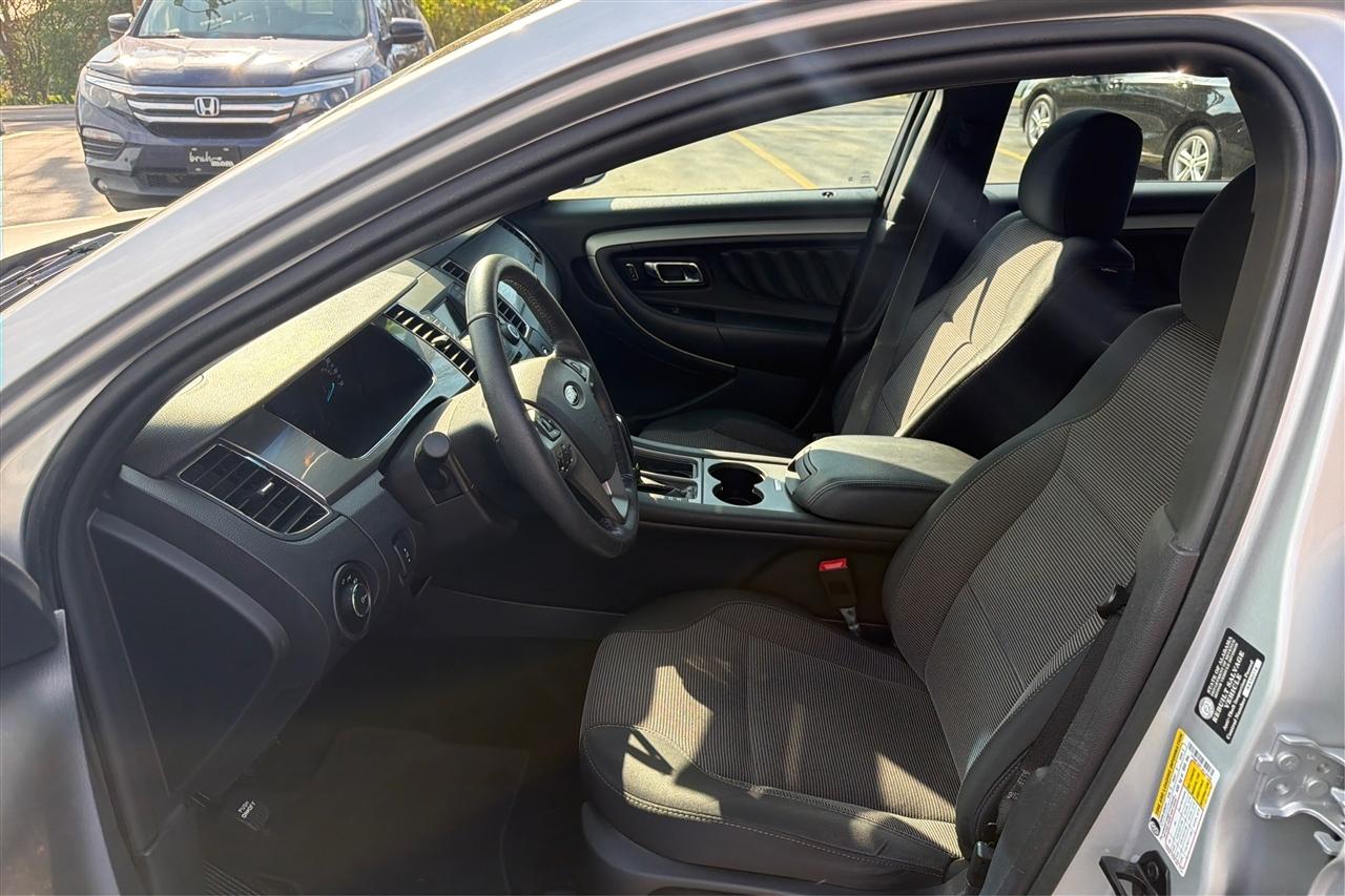 Ford Taurus SEL 4D Sedan 2018