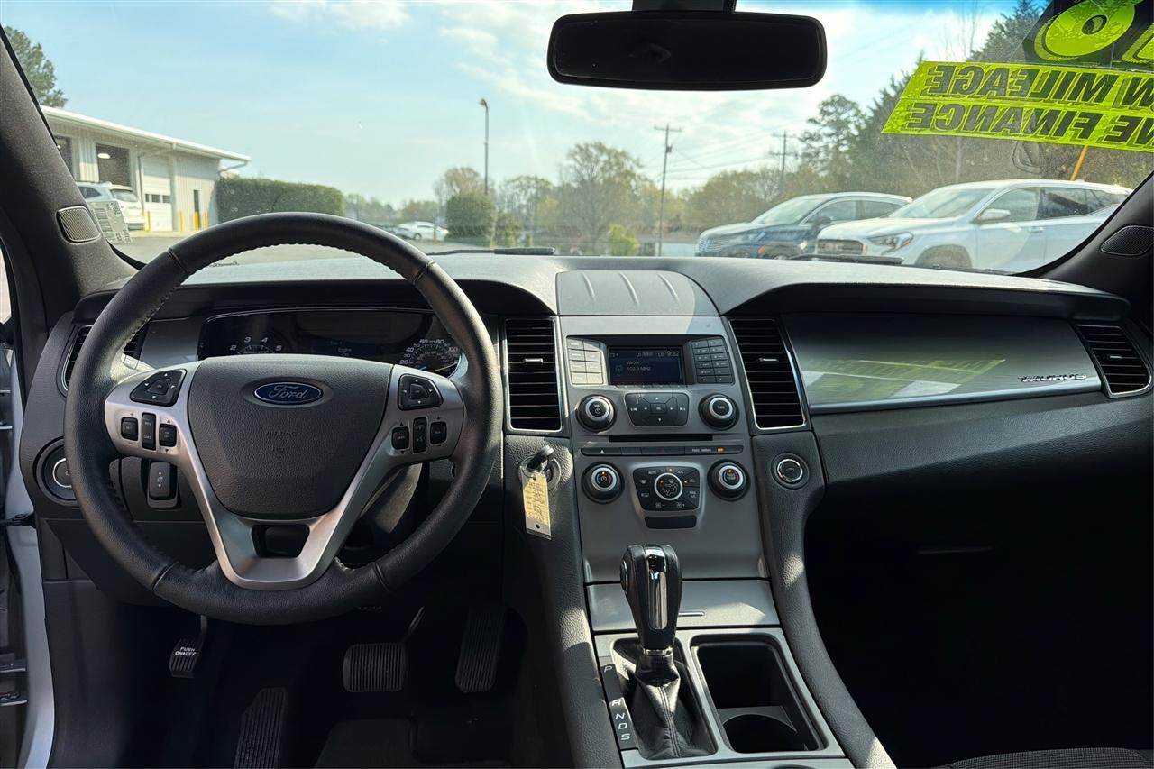 Ford Taurus SEL 4D Sedan 2018