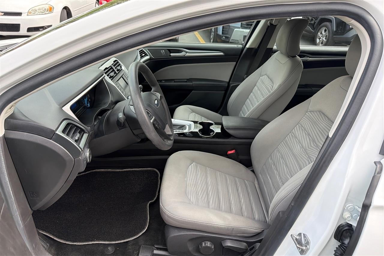 Ford Fusion S 4D Sedan 2016