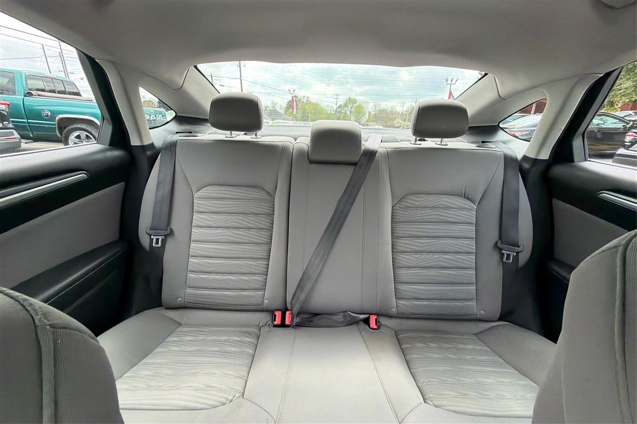 Ford Fusion S 4D Sedan 2016