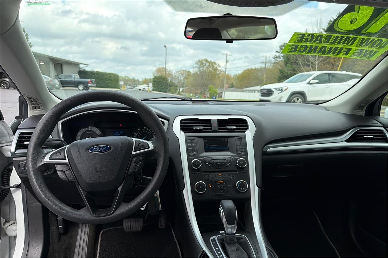 Ford Fusion S 4D Sedan 2016