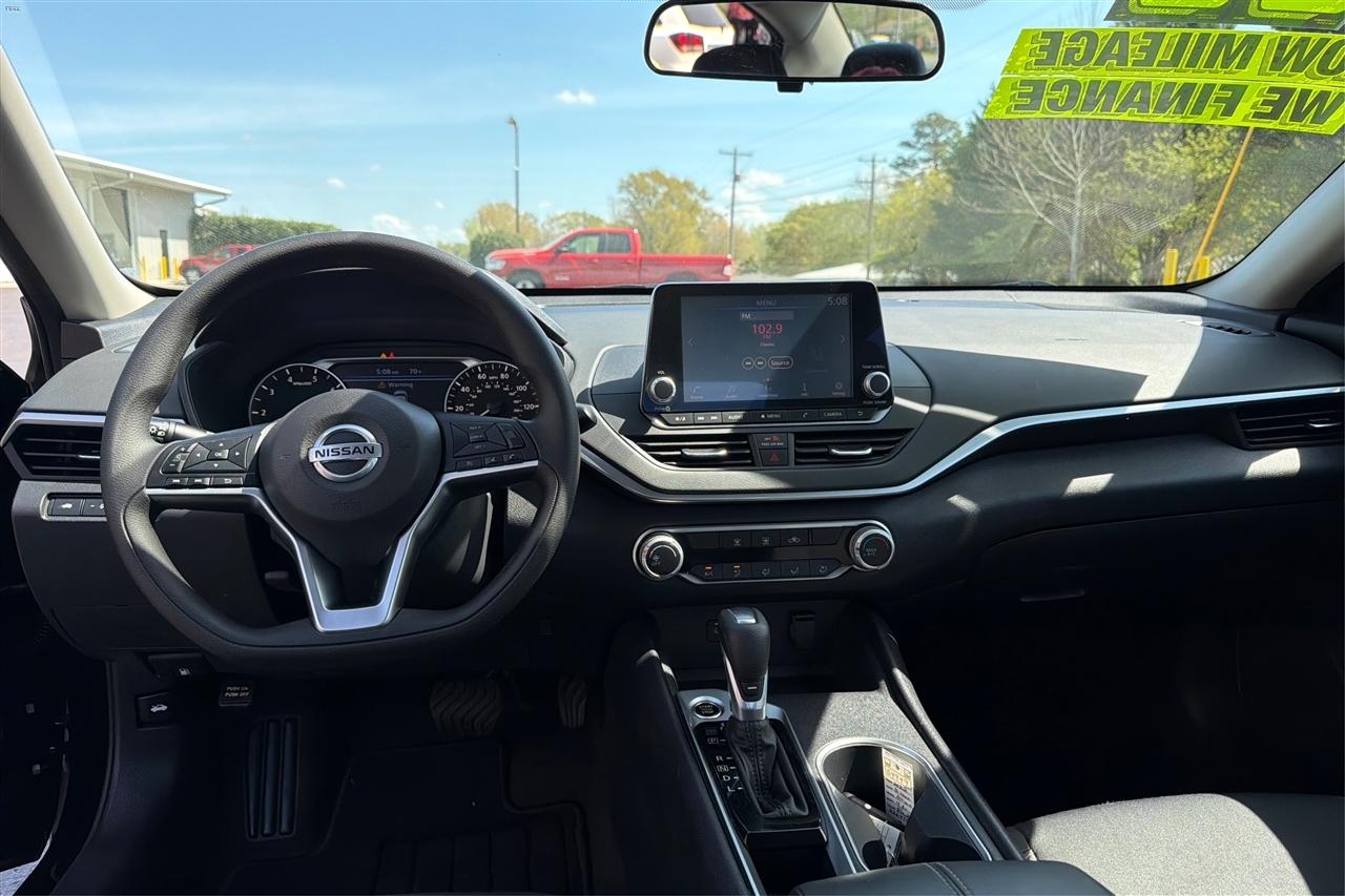 Nissan Altima SV 4D Sedan 2.5 2022