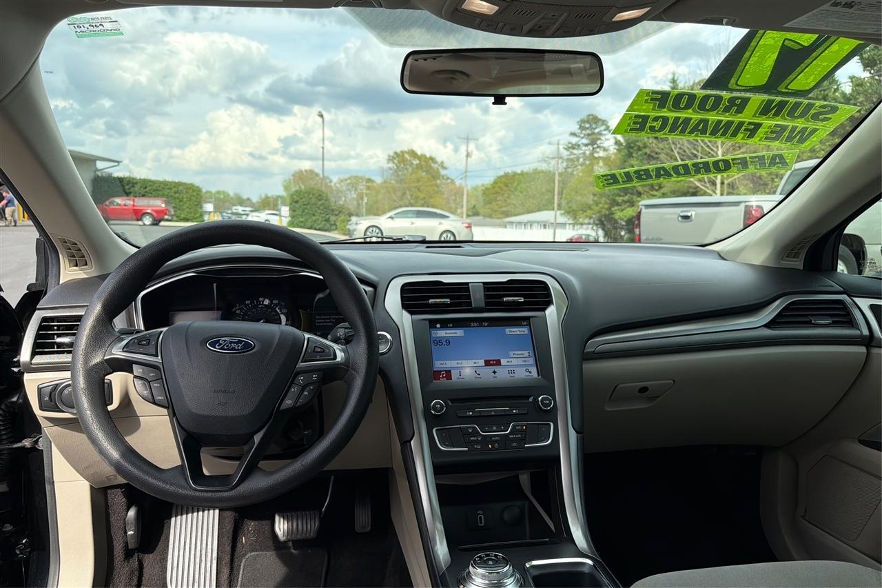 Ford Fusion SE 4D Sedan 2017