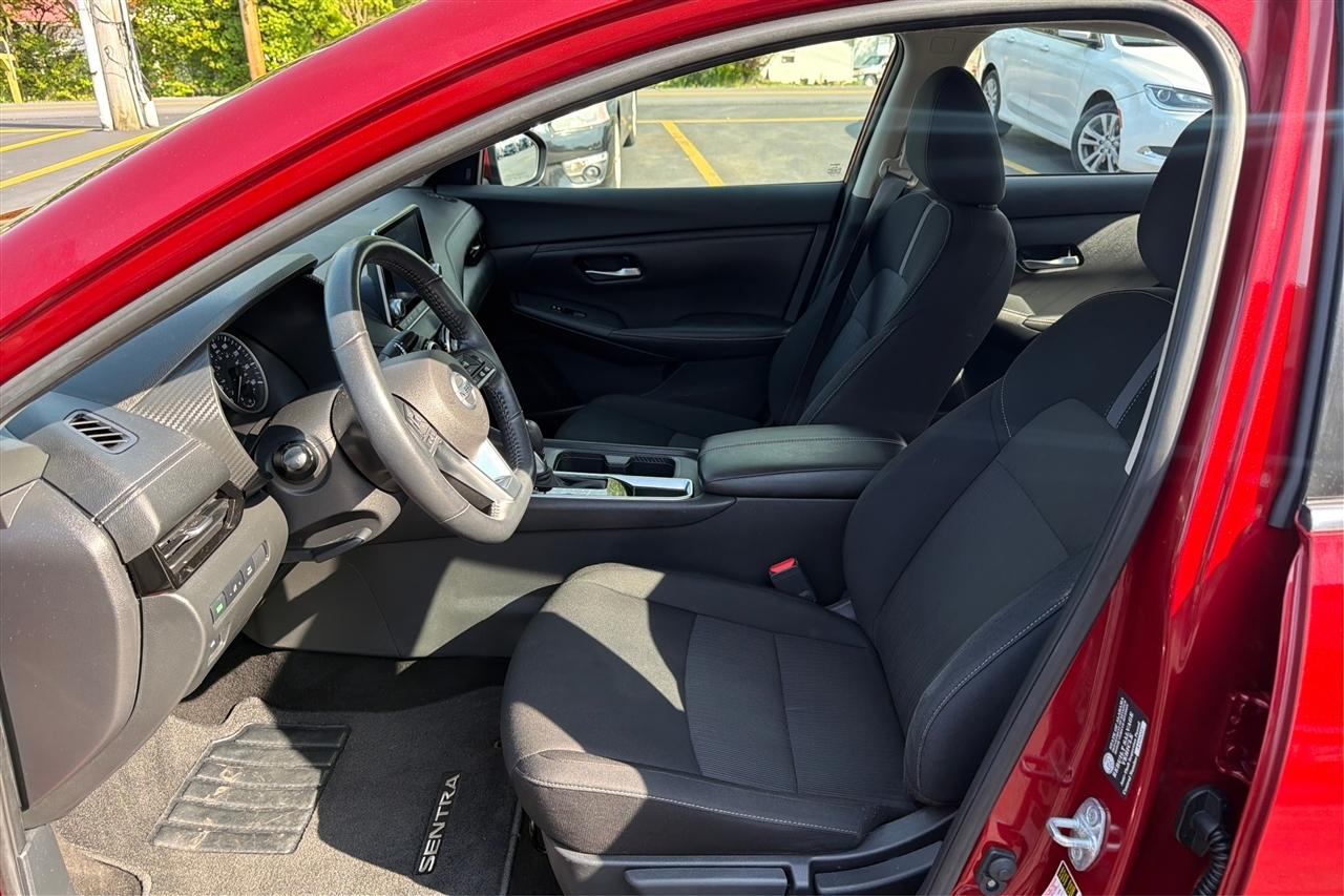 Nissan Sentra SV 4D Sedan 2022