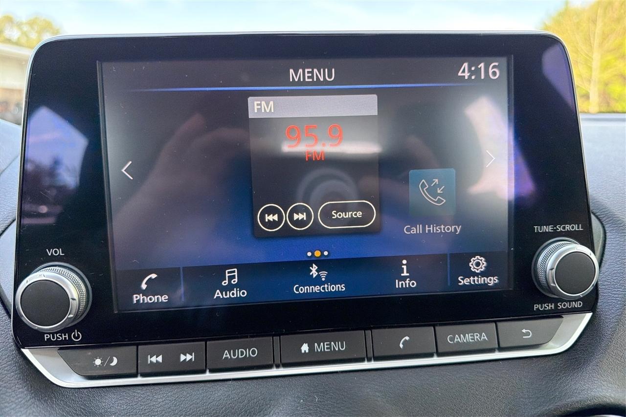 Nissan Sentra SV 4D Sedan 2022