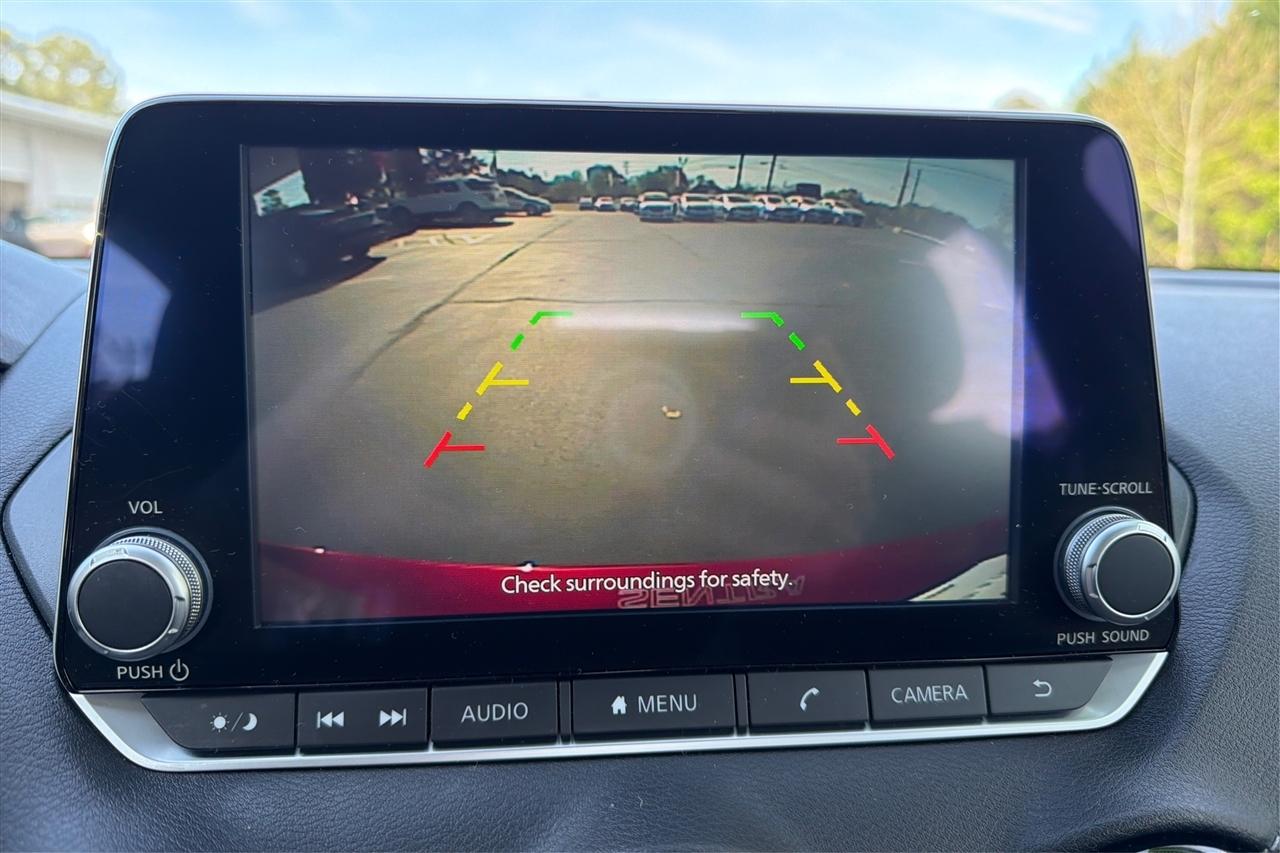 Nissan Sentra SV 4D Sedan 2022