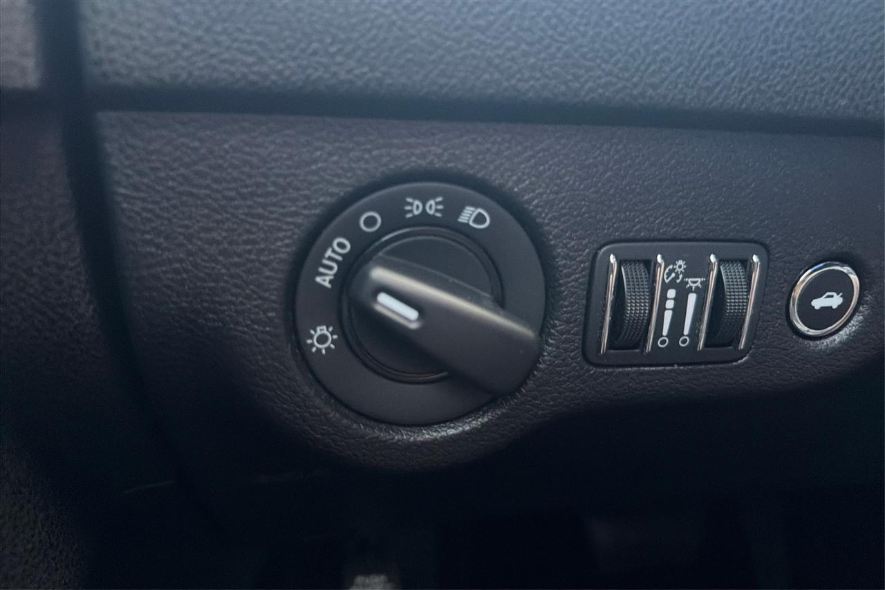 Dodge Charger SXT 4D Sedan 2022