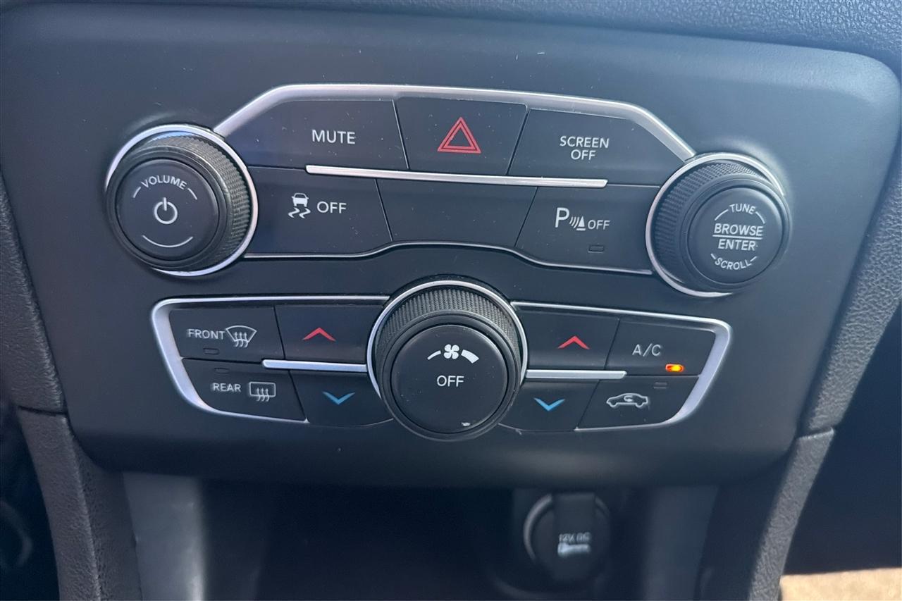 Dodge Charger SXT 4D Sedan 2022