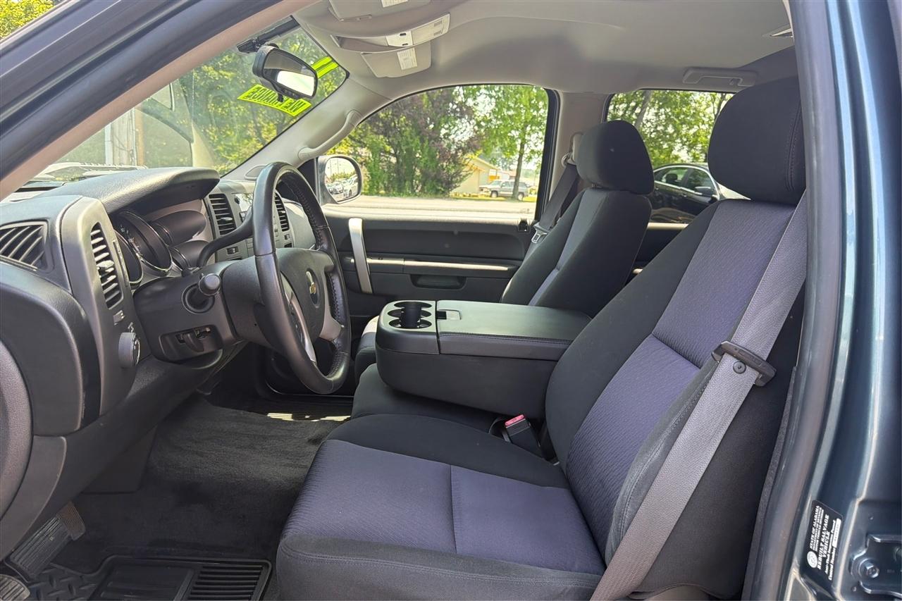 Chevrolet Silverado 1500 1LT Crew Cab 2WD 2011