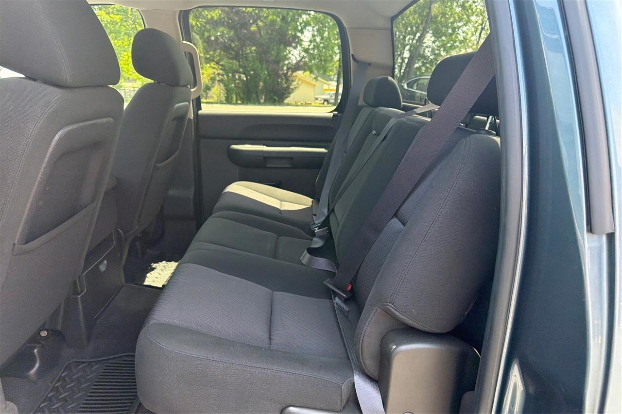 Chevrolet Silverado 1500 1LT Crew Cab 2WD 2011