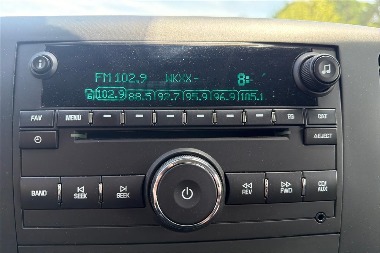 Chevrolet Silverado 1500 1LT Crew Cab 2WD 2011