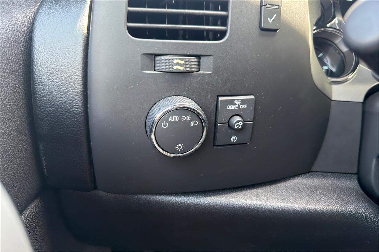 Chevrolet Silverado 1500 1LT Crew Cab 2WD 2011